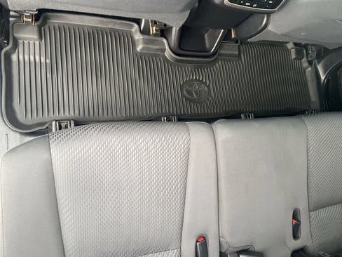 Used 2019 Toyota Highlander LE AWD/4WD image 33