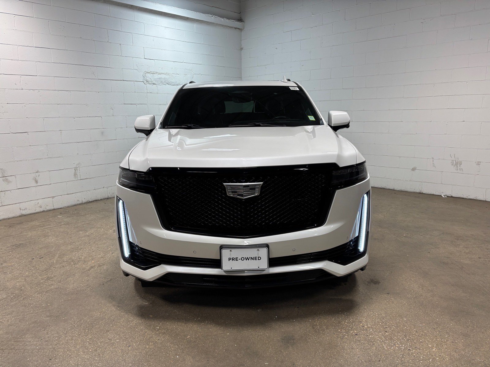 Used 2023 Cadillac Escalade Sport w/ LPO, ONYX Package AWD/4WD image 3