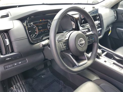 Certified 2025 Nissan Pathfinder SL w/ SL Premium Package image 19