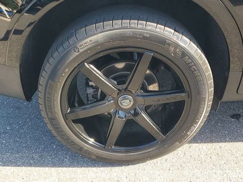 Used 2019 Cadillac XT5 Premium Luxury w/ Driver Assist Package AWD/4WD image 5