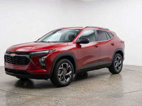 Used 2025 Chevrolet Trax LT image 3