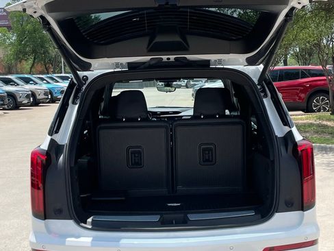 Used 2024 Cadillac XT6 Premium Luxury w/ Technology Package FWD image 28