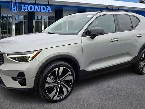 Used 2023 Volvo XC40 B5 Ultimate w/ Protection Package Premier image 4