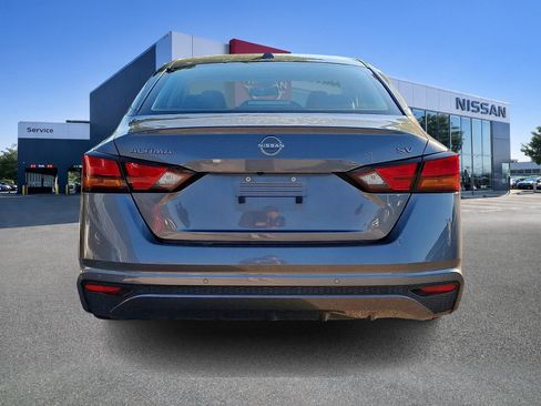 Used 2024 Nissan Altima 2.5 SV FWD image 5