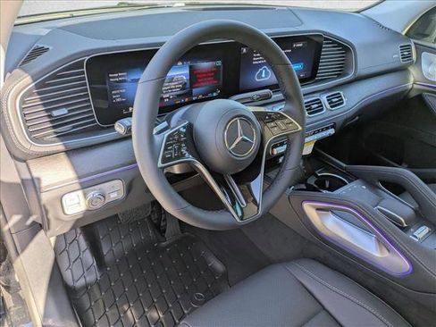 New 2026 Mercedes-Benz GLS 450 4MATIC image 3