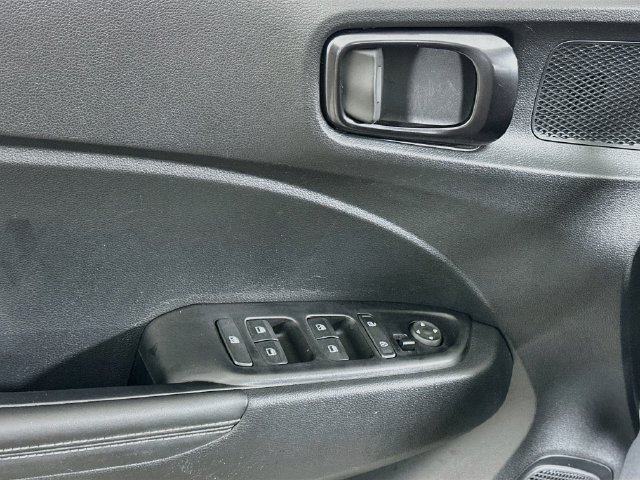 Used 2024 Hyundai Venue Limited FWD image 10