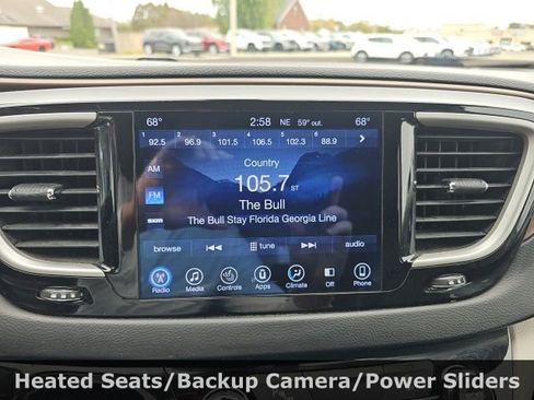 Used 2017 Chrysler Pacifica Touring-L image 16