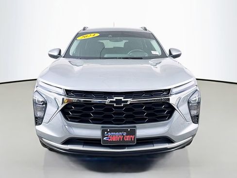 Used 2024 Chevrolet Trax LT w/ Driver Confidence Package image 2