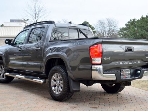 Used 2016 Toyota Tacoma SR5 image 9