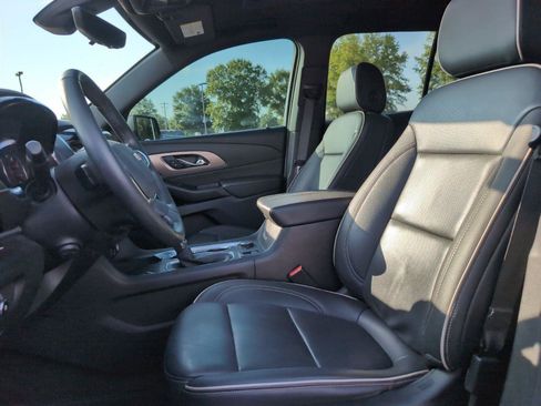 Used 2023 Chevrolet Traverse Premier FWD image 15