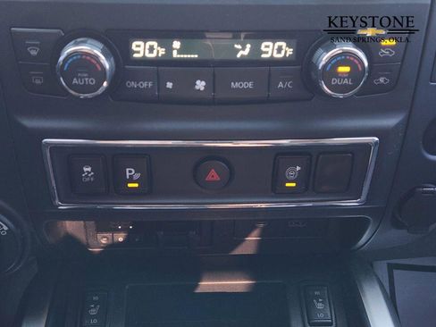 Used 2022 Nissan Titan SV w/ SV Utility Package image 21