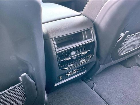 Used 2023 Jeep Grand Cherokee Limited image 33