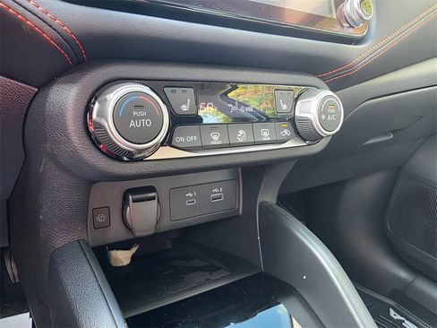 New 2025 Nissan Versa SR w/ Trunk Package image 24