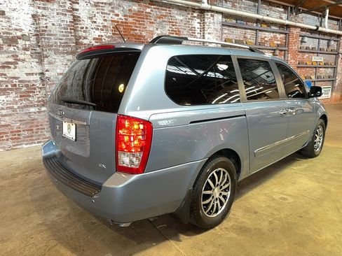 Used 2012 Kia Sedona EX FWD image 3