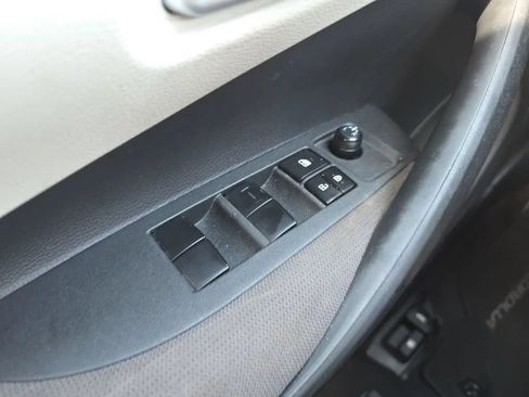 Used 2020 Toyota Corolla LE FWD image 24