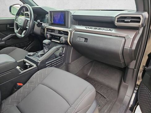 Used 2025 Toyota Tacoma SR5 AWD/4WD image 21
