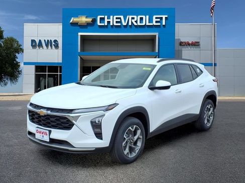 New 2026 Chevrolet Trax LT w/ LT Convenience Package FWD image 7