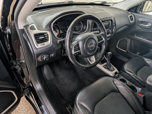 Used 2018 Jeep Compass Latitude w/ Cold Weather Group AWD/4WD image 8