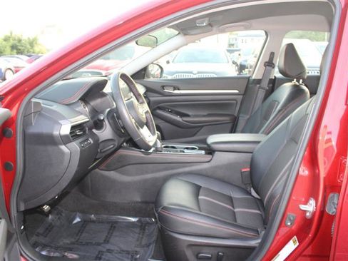 Used 2024 Nissan Altima 2.5 SR image 10