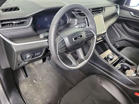 Used 2023 Jeep Grand Cherokee L Laredo image 10