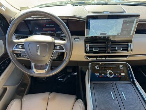 Used 2022 Lincoln Navigator Reserve image 4