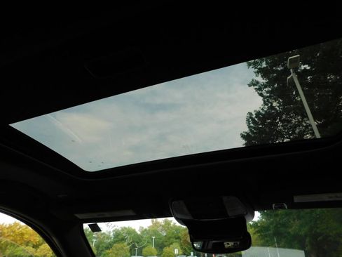 Used 2022 Jeep Grand Cherokee Limited RWD image 3