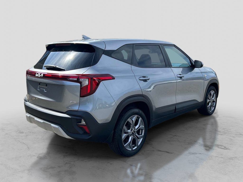 Used 2024 Kia Seltos LX AWD/4WD image 5