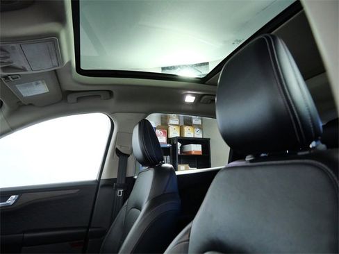 Certified 2020 Ford Escape Titanium image 18