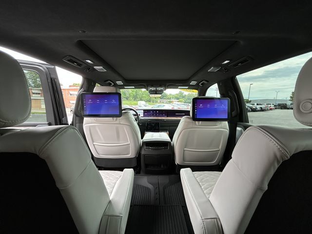 Used 2025 Cadillac Escalade Sport Platinum w/ LPO, Floor Liner Package AWD/4WD image 32