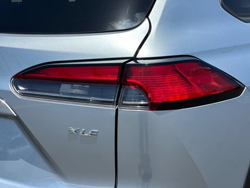 Used 2024 Toyota Corolla Cross XLE FWD image 24