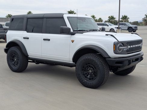 New 2026 Ford Bronco Badlands w/ Sasquatch Package AWD/4WD image 1