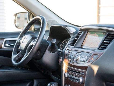 Used 2017 Nissan Pathfinder Platinum w/ Family Entertainment Package image 12