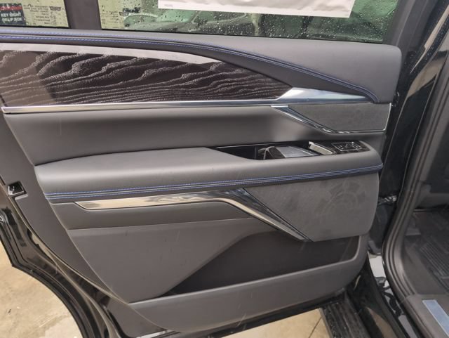 New 2026 Cadillac Escalade IQ Luxury 1 w/ LPO, Floor Liner Package AWD/4WD image 10