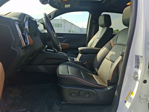 Used 2023 GMC Canyon AT4 w/ AT4 Premium Package AWD/4WD image 13