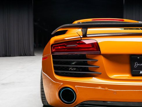 Used 2014 Audi R8 V8 w/ Ceramic Brake Package image 44
