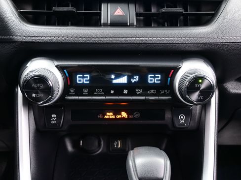 Used 2025 Toyota RAV4 XLE AWD/4WD image 20