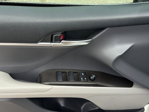 Certified 2022 Toyota Camry SE image 16