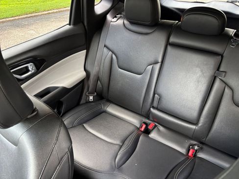 Used 2025 Jeep Compass Limited AWD/4WD image 34