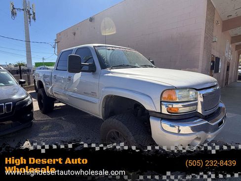 Used 2005 GMC Sierra 2500 SLT w/ Heavy-Duty Power Package AWD/4WD image 1