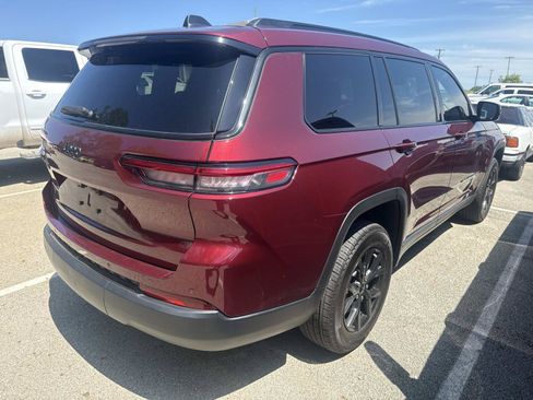 Used 2025 Jeep Grand Cherokee L Altitude RWD image 9