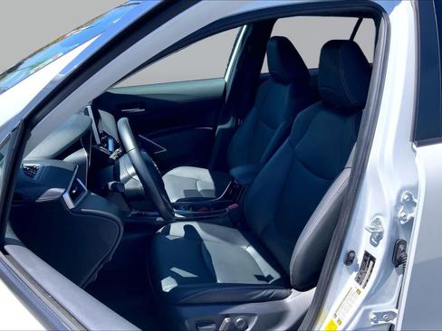 Used 2025 Toyota Corolla Cross XLE w/ Convenience Package FWD image 7