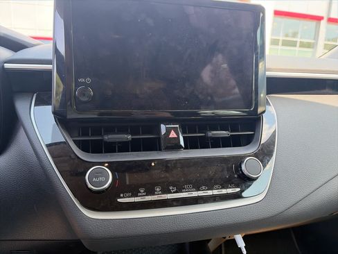 Used 2025 Toyota Corolla LE FWD image 9
