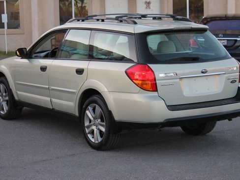 Used 2007 Subaru Outback 2.5i L.L. Bean image 5