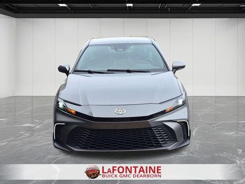 Used 2025 Toyota Camry SE FWD image 8