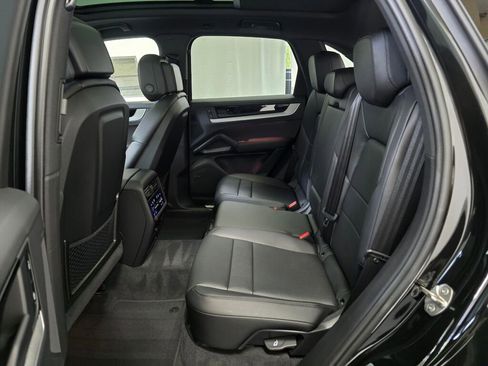 Certified 2025 Porsche Cayenne image 22