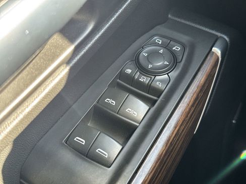 Used 2021 Chevrolet Silverado 3500 High Country image 15