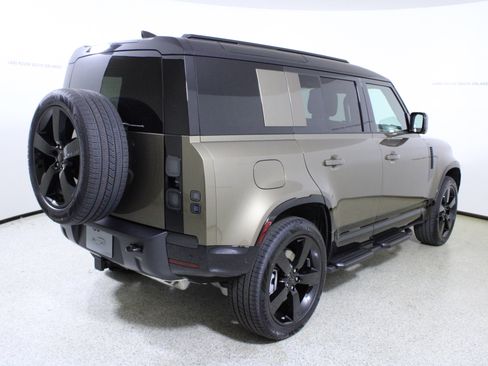 New 2026 Land Rover Defender 110 X-Dynamic SE image 7