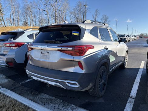 Used 2022 Kia Seltos Nightfall Edition image 6