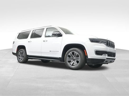 Used 2024 Jeep Wagoneer L Series II image 15