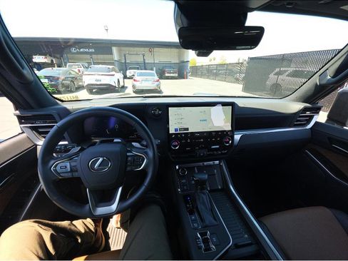 Used 2024 Lexus GX 550 w/ Accessory Package (Z1) AWD/4WD image 13